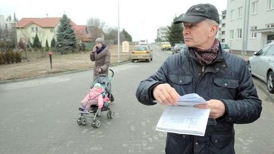 Mieszkania dostali, ale do dziś nie mają aktów notarialnych. Drogowa łamigłówka przy Cynamonowej