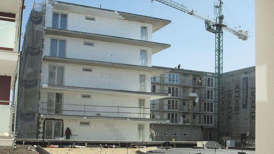 Mieszkania drożeją wolniej. Polacy wciąż bardzo chętnie zaciągają kredyty