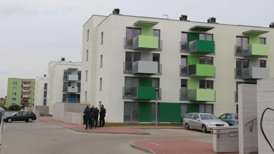 Mieszkania Plus. "Mamy październik i tych umów nie ma"