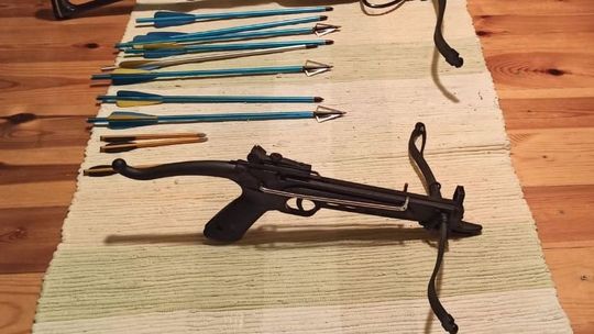 Mieszkaniec gminy Wojciechów wpadł z kuszą