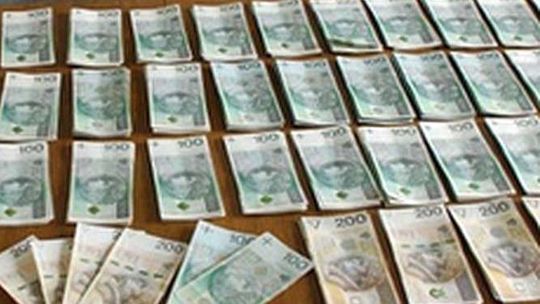 Mieszkaniec Lublina zgubił 10 tysięcy złotych. Banknoty fruwały na ulicy