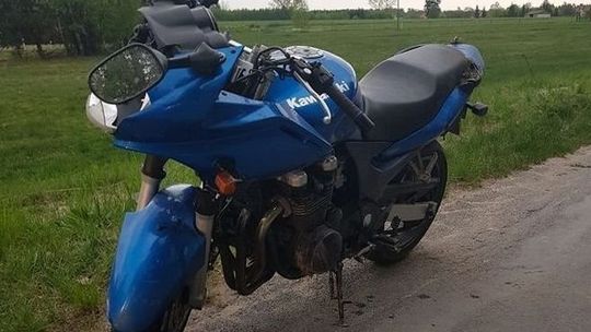 Mieszkaniec Międzyrzeca Podlaskiego upadł na motocyklu. Wiózł nastoletnią pasażerkę
