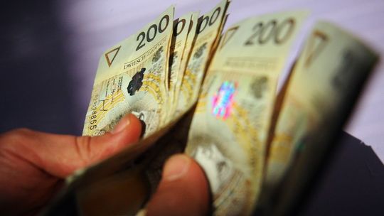 Mieszkaniec Zamościa stracił 70 tys. zł. Po pieniądze przysłali kuriera