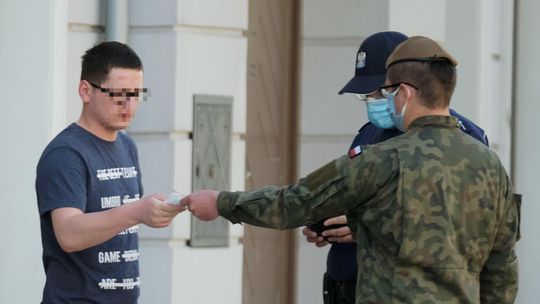 Mieszkanka Czechowa na kwarantannie wyszła z psem i teraz grozi jej kara 30 tys. zł