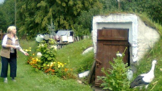 Mieszkanki Derła nad Bugiem ratują młode bociany