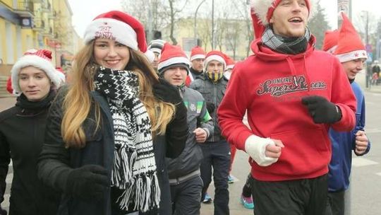 Mikołaje będą biegać w Świdniku. Zbierają pieniądze dla dzieci