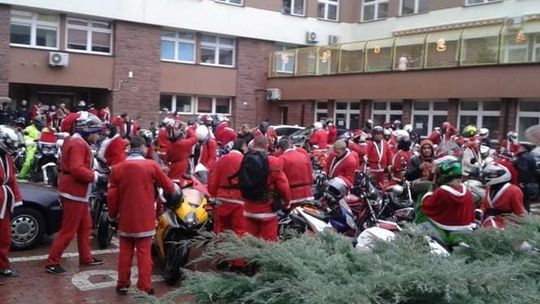 Mikołaje na motocyklach. Przebrani motocykliści przejechali przez Lublin