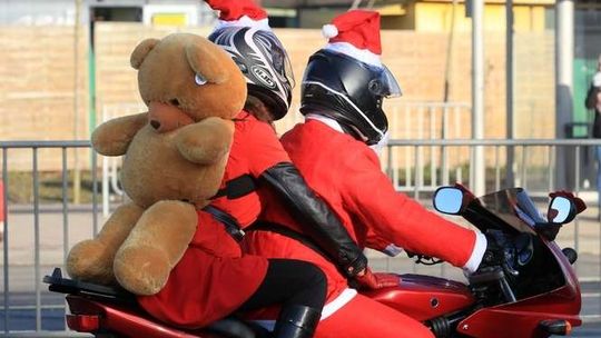 Mikołaje na motocyklach wzbudzali uśmiech. Cel był szczytny [zdjęcia]