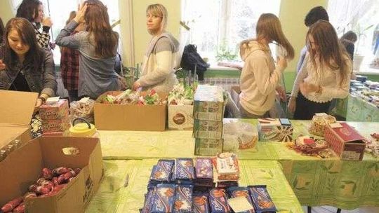 Mikołaje rozdają prezenty. "Fajnie jest pomagać innym"