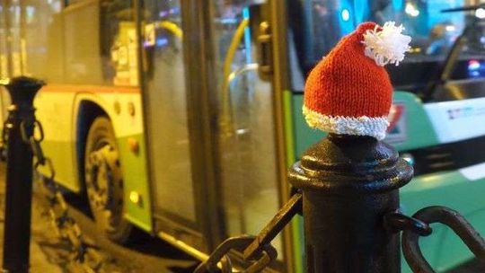 Mikołajowe czapeczki na ulicach Lublina. Bo w środę 6 grudnia!