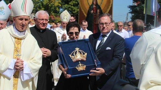 Milioner w "maluchu". Zaglądamy do kieszeni senatorów 