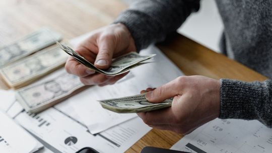 Milionerów w Lubelskiem przybywa. Jeden miał do zapłacenia 15,6 mln zł podatku