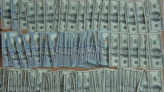 Miliony w walizkach, czyli graniczna gra w kotka i myszkę