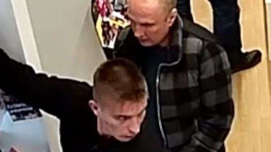 Miłośnicy męskich zapachów. Nagrał ich monitoring [wideo]