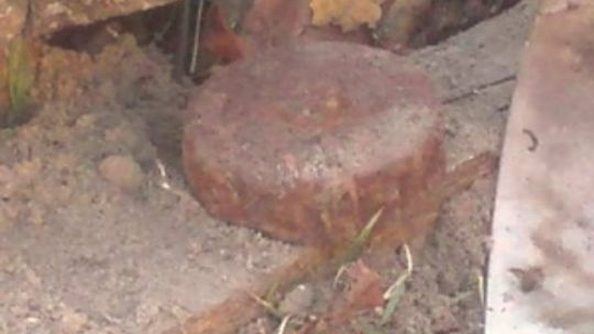 Mina przeciwpancerna odkopana podczas prac ziemnych