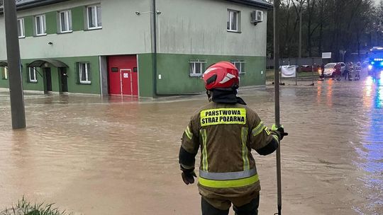 Minionej nocy strażacy wyjeżdżali ponad 440 razy. Trwa szacowanie strat