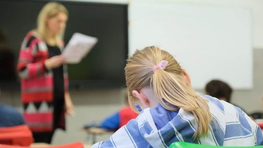 Minister edukacji: Przy powrocie uczniów do szkół próbujemy znaleźć złoty środek