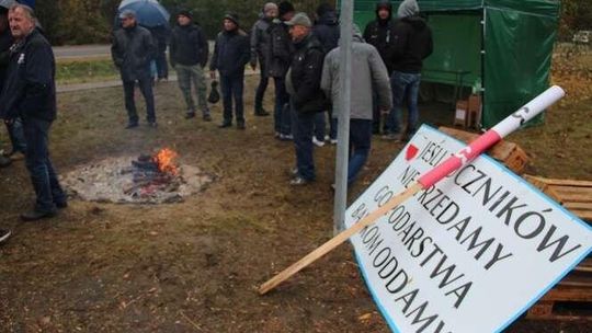 Minister nie przyjechał do rolników. "Wyciągamy ostatnie zaskórniaki i jedziemy do Warszawy"