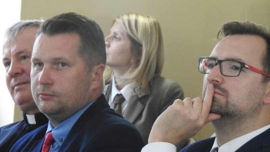 Minister o satanistach, wojewoda o lewakach, ksiądz o "ekologistach"