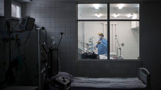 Minister ujawnia, w jakim wieku osoby dominują wśród ofiar koronawirusa