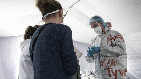 Ministerstwo o błędnie zaraportowanych przypadkach. Lubelski sanepid wyjaśnia