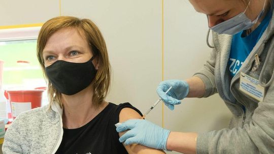 Ministerstwo Zdrowia: Lekarze mogą sprawdzić, kto się nie zaszczepił i zachęcać, by to zrobił