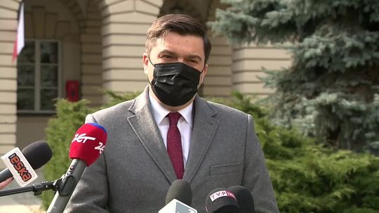 Ministerstwo Zdrowia: Nie leczmy się samodzielnie, leczmy się z pomocą lekarzy