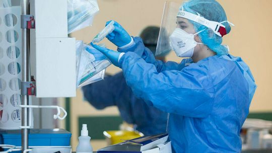 Ministerstwo zmienia sposób informowania o zakażeniach. Statystyki z 8 lutego 2022 r.