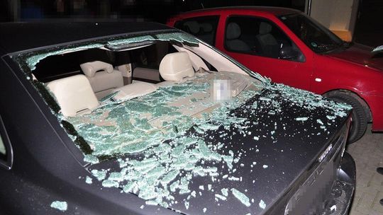 Miotał kamieniami w okno kochanki, bo ta nie chciała z nim rozmawiać