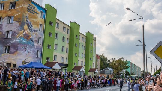 Mirosław Hermaszewski i samoloty nad miastem. Święto lotnictwa w Białej Podlaskiej