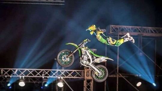 Mistrz Polski we freestyle motocrossie Artur Puzio odwiedzi Lublin