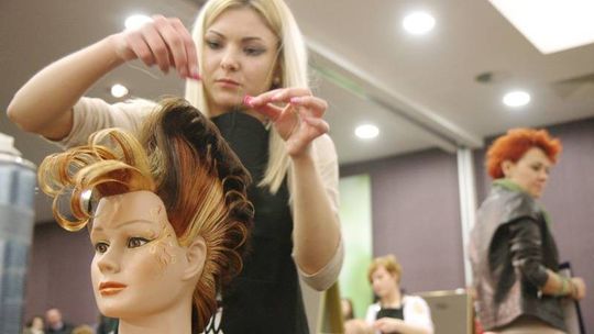 Mistrzostwa fryzjerów: Ewelina i Kinga wyczesały nagrody (zdjęcia)