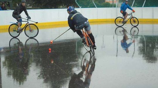 Mistrzostwa Polski Bike Polo w Lublinie. Mecze rozgrywane są na Czechowie