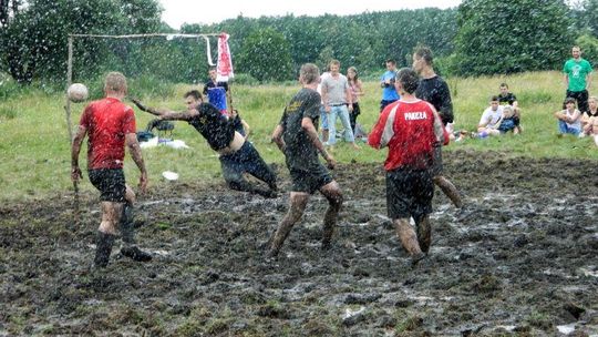 Mistrzostwa Polski w piłce błotnej. Trwają zapisy