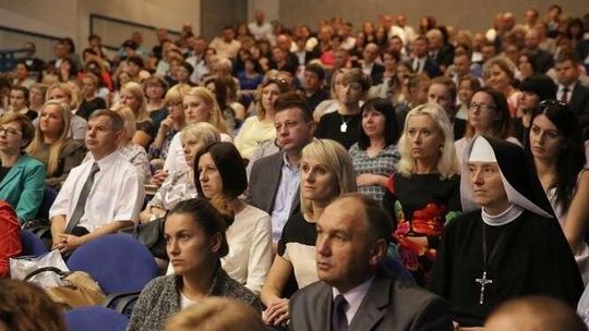 "Mistrzowie w swoim zawodzie". Wyróżnili 221 nauczycieli, którzy odebrali awanse zawodowe