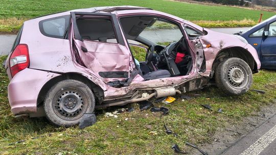 19-latka wyprzedzała. Trzy osoby w szpitalu wypadek_Bortatycze