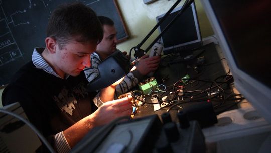 Młodość szturmuje szkoły z zawodem. Coraz więcej chętnych na technika