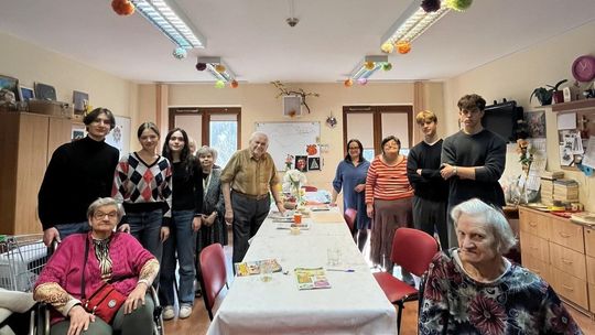 Młodzi lubią seniorów. Każde spotkanie to uśmiech na twarzy