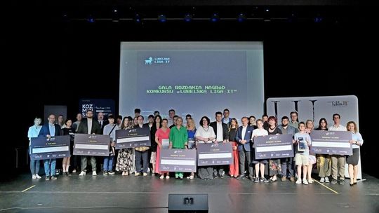 Młodzi mistrzowie klawiatury nagrodzeni. Finał Lubelskiej Ligi IT za nami