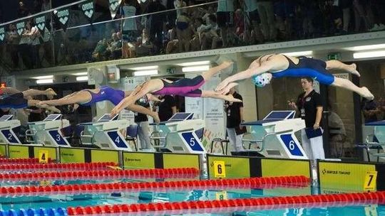 Młodzi pływacy z województwa lubelskiego z medalami MP