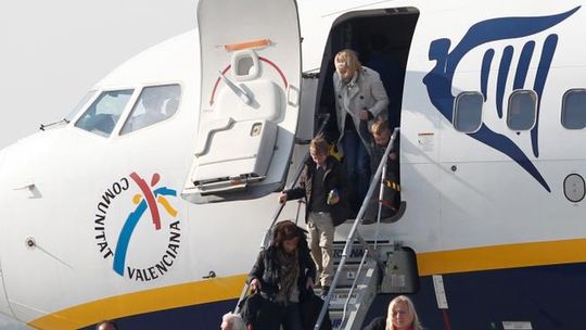 Młodzi Polacy przyszłość widzą tylko za granicą