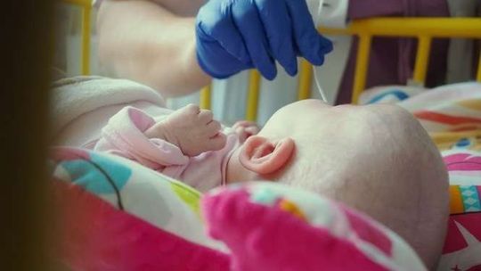 Młodzi rodzice zaniedbali małe dziecko, odpowiedzą przed sądem