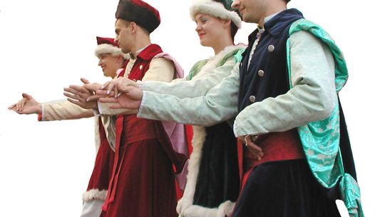 Młodzi tancerze i kolędnicy