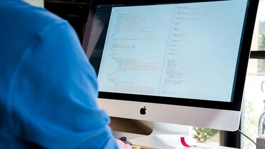 Młodzież planuje swoją przyszłość. W sferze ich zainteresowań jest m. in. analityka cyber-miasta