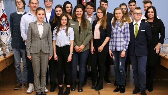 Młodzieżowi radni rozpoczęli pracę. Rada na papierze? Ma być inaczej