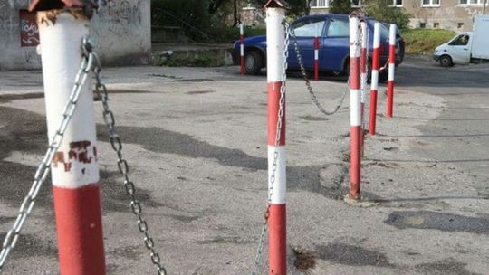 Mniejszość postawiła na swoim. Koniec z parkowaniem na placyku przy ul. Probostwo