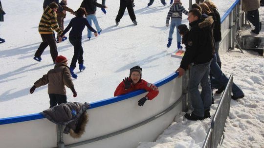 Mnóstwo atrakcji na otwarcie lodowiska w Zamościu