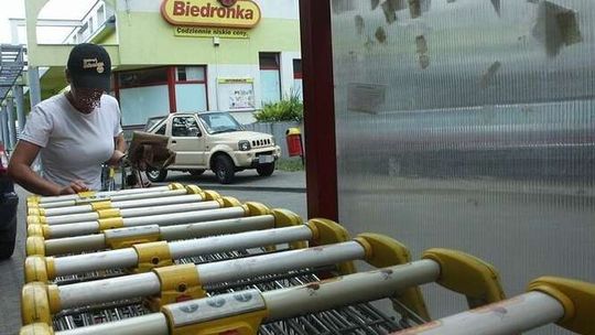 Mobbing w Biedronce? "Każdy dzień przynosi pytanie, czy to dzisiaj ja polecę"