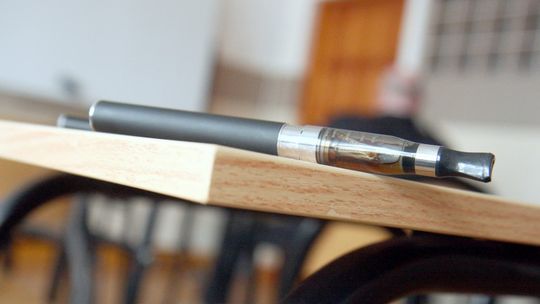 Moda na nałóg. Lubelskie szkoły zaczynają walkę z e-papierosami