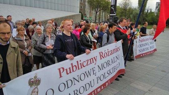 Modlili się przed CSK. "O odnowę moralną narodu polskiego"